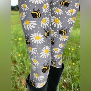 OS/Plus/XPlus NEW Womens Bee Daisy Leggings